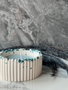Aberto Design Vela 2TM de Concreto 100% Soya Azul y Blanco para Crear Atmósfera Relajante 8 x 5 x 8 cm